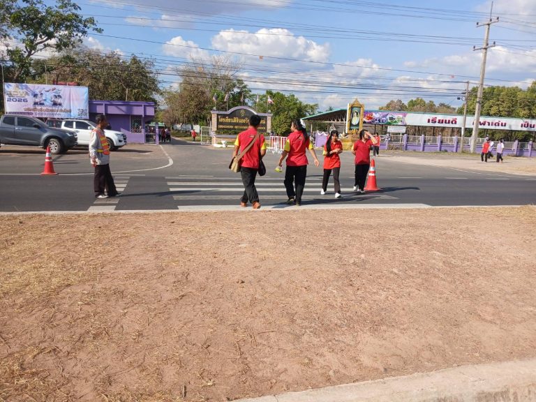 ปฏิบัติหน้าที่อำนวยความสะดวกการจราจร